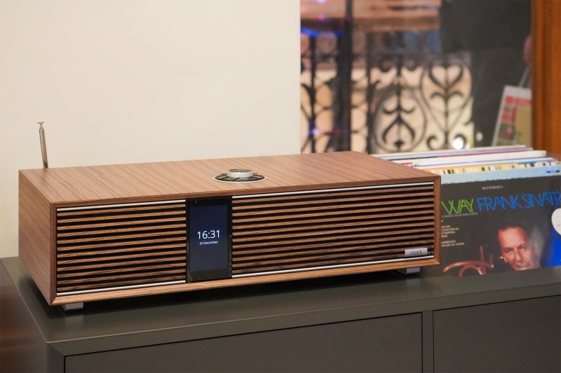 Аудиосистемы в ретро-стиле Ruark Audio доступны в шоуруме SoundProLab в ГУМе. Розыгрыш в Telegram-канале!