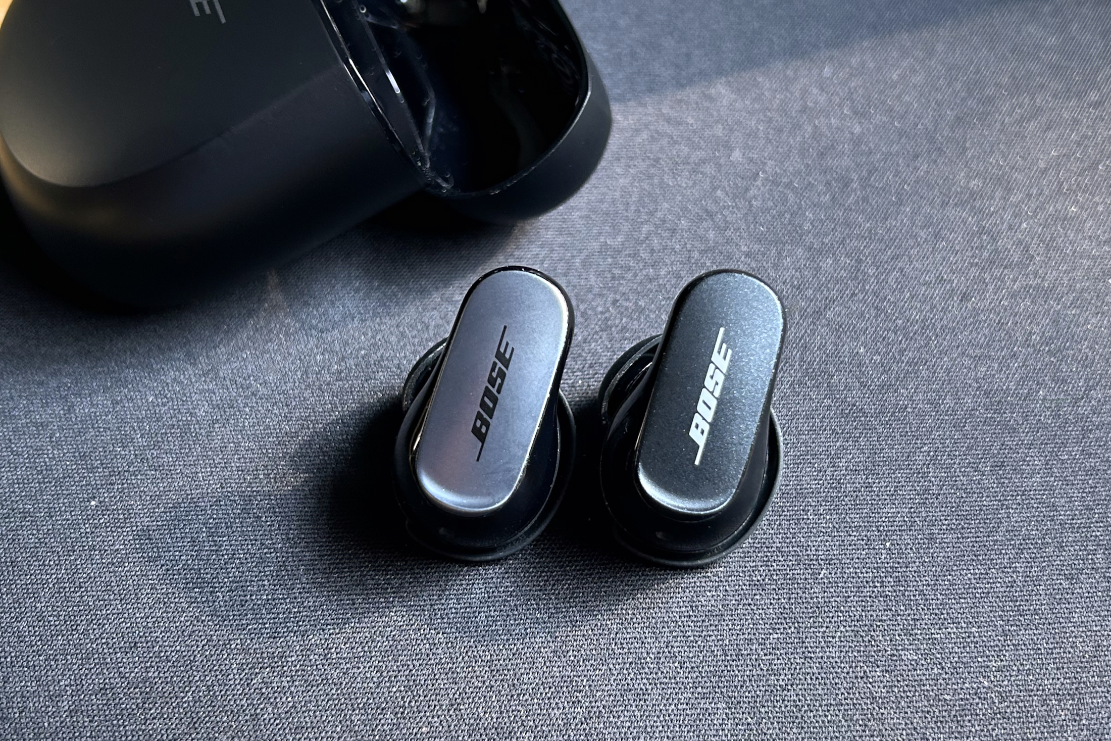 Bose QuietComfort Ultra Earbuds и Bose QuietComfort Earbuds II 