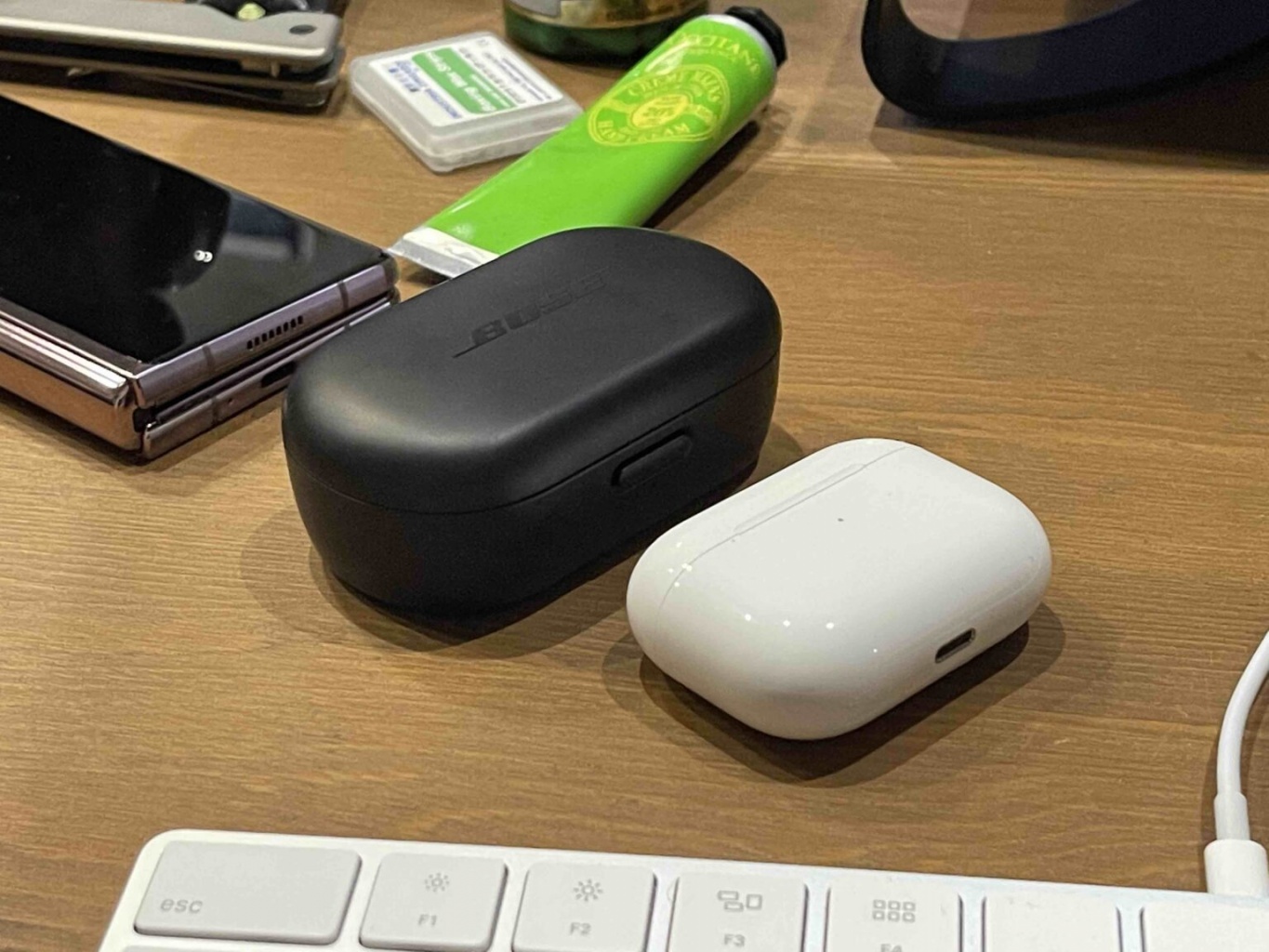 Bose QuietComfort Earbuds vs Apple Airpods Pro
