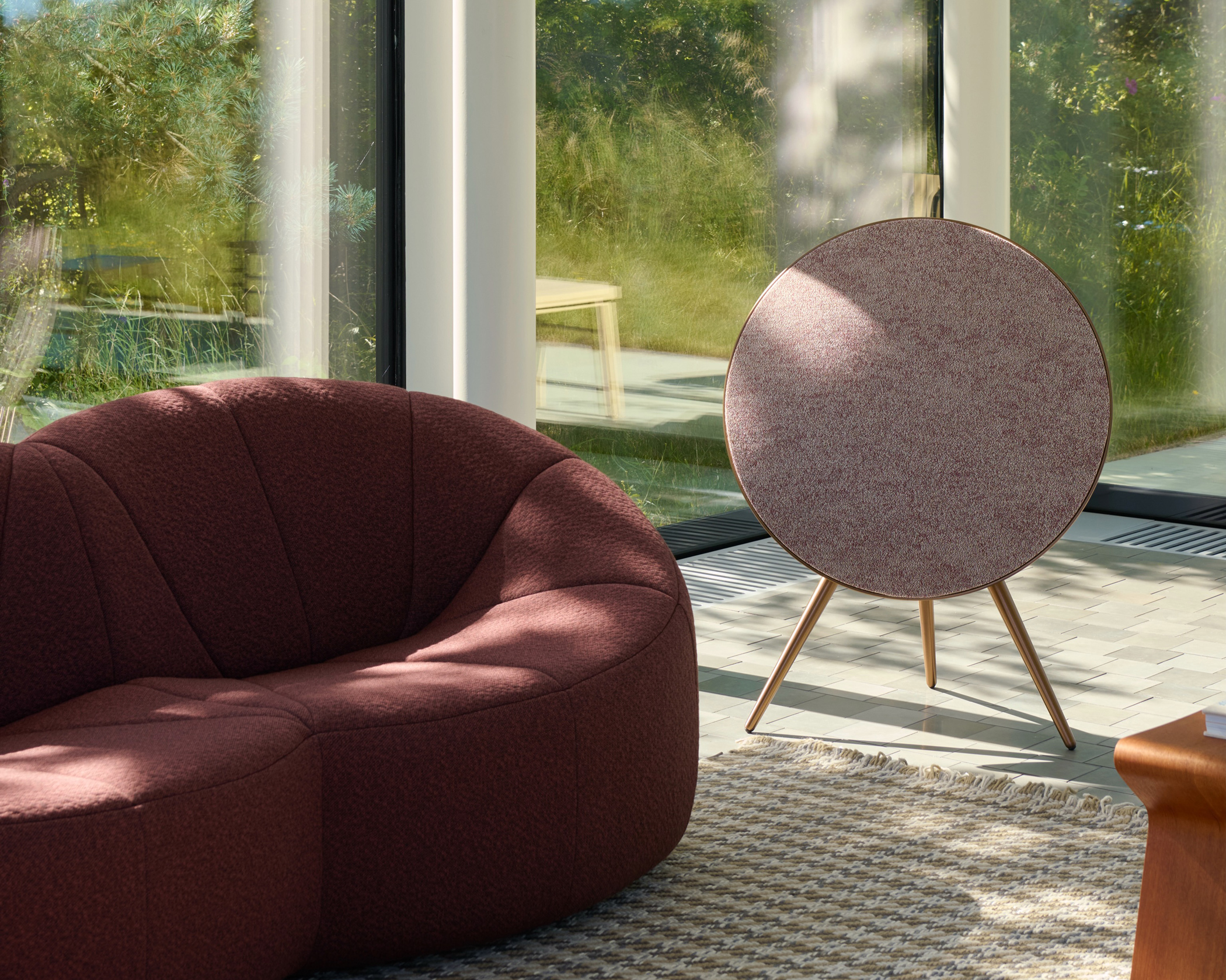 Beosound A9 Sienna Brown с текстильной отделкой Woolscape Mineral Red